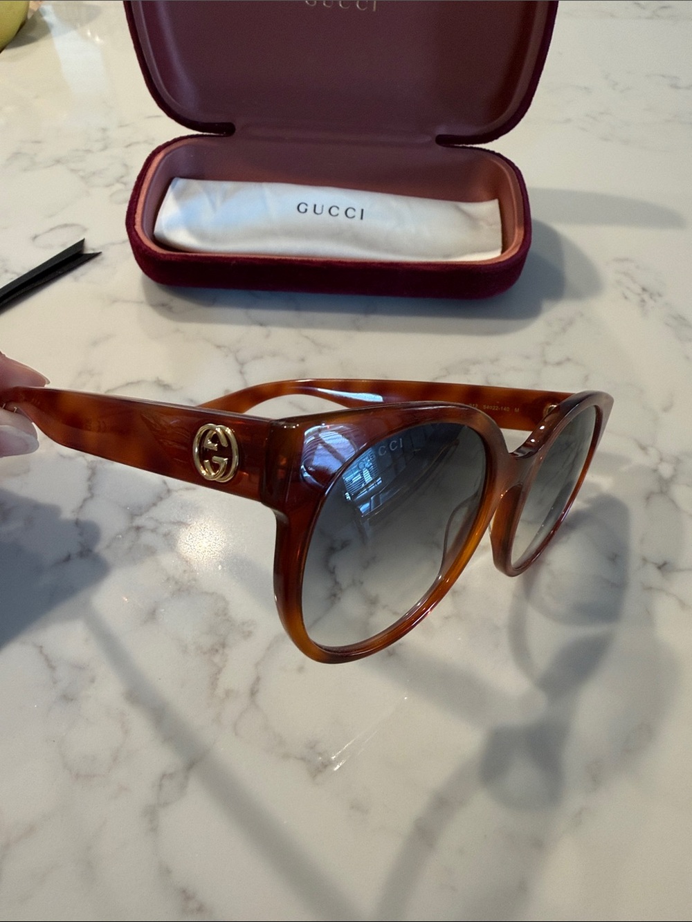 Gucci Tortoiseshell Round Women's Sunglasses with Burgundy soft and hard case - Picture 6 of 8